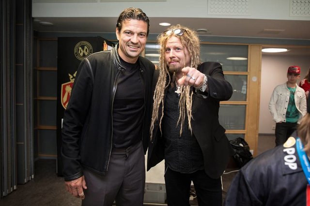 Le footballer Jari Litmanen et Jonne Järvelä