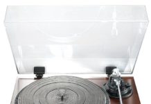 Tourne-disque USB Lenco L-90 en bois avec pré-amplificateur intégré