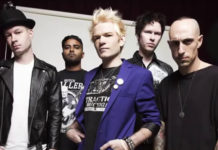 Sum 41 à la rencontre des fans lors d’une performance acoustique à Toronto