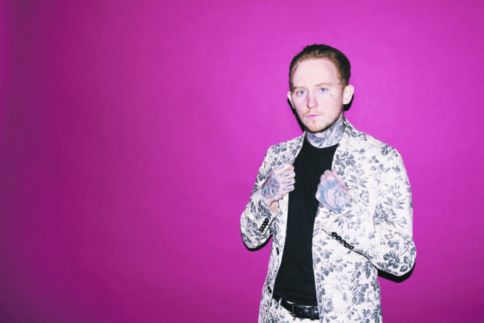 une_frank-carter_bella-howard-okdv-copie