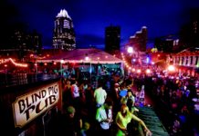 Quand on arrive en ville, les clodos ne changent pas de trottoir – une soirée d’aventures musicales à Austin, Texas