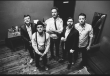 FRANK TURNER et ses SLEEPINGS SOULS sur la scène des Docks cette année