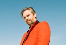 Osez la couleur ciel ecchymose de Mat Vezio