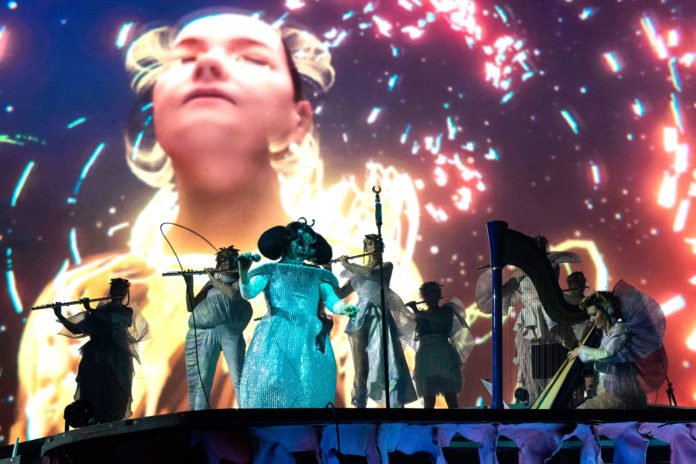 Björk_Hallenstadion_Zurich_1_20231128_santiagraphy