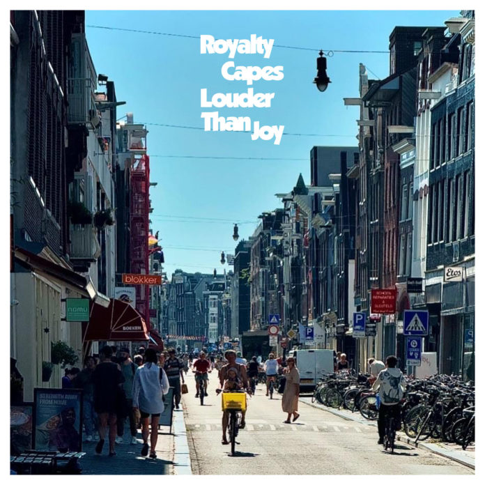 Pochette de l'album Louder Than Joy, de Royalty Capes, paru en 2025