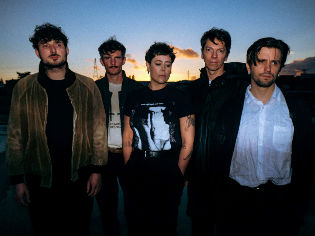 Le groupe Pain Magazine pour la sortie de son album "Violent God" sur le label Humus Records